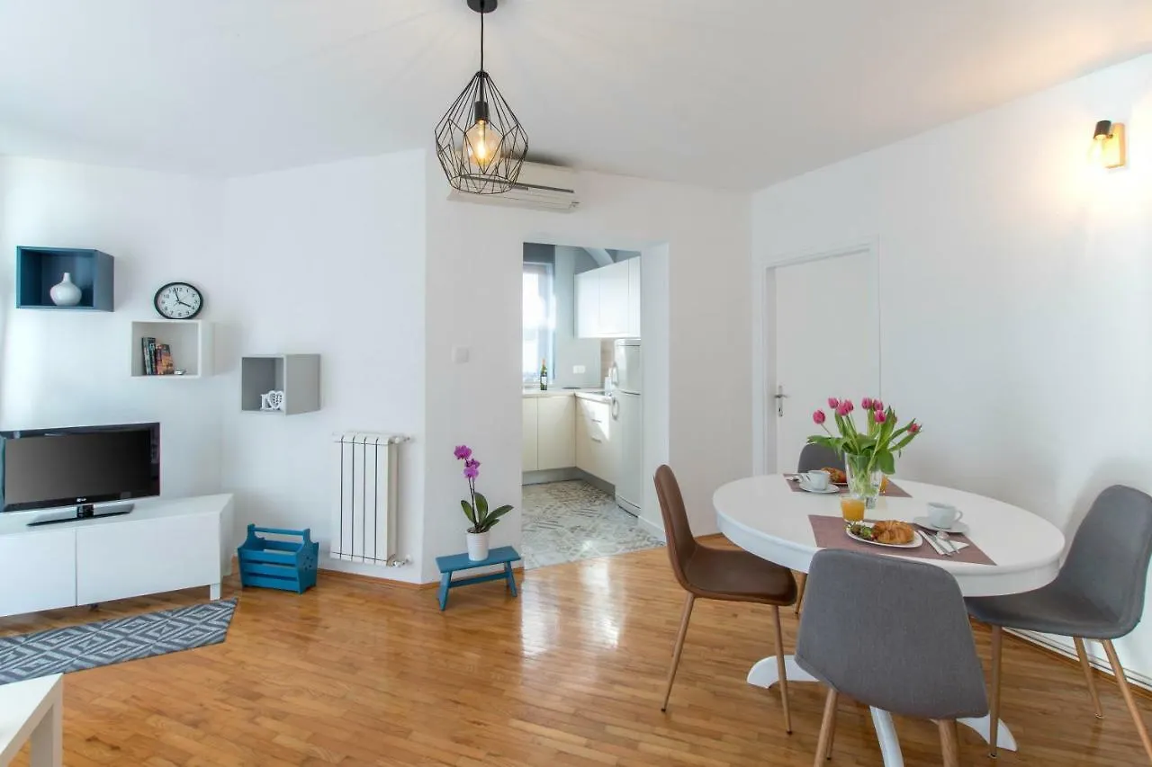 App Lov Apartment Umag Croatia
